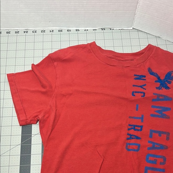 American Eagle Outfitters Red Tee with Blue Graphic - Picture 4 of 9